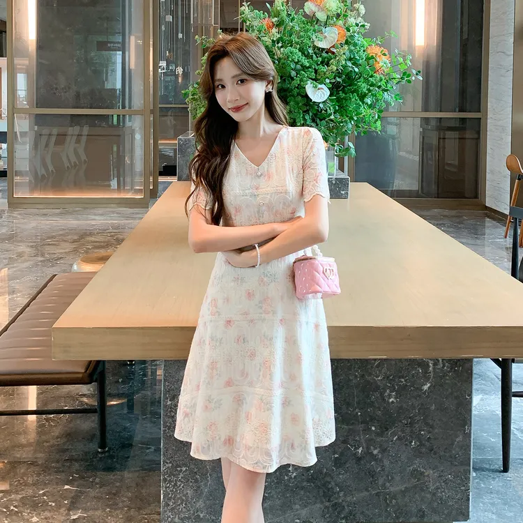 奢姿大码女装2025夏季V领设计优雅气质连衣裙胖妹妹时尚碎花裙子