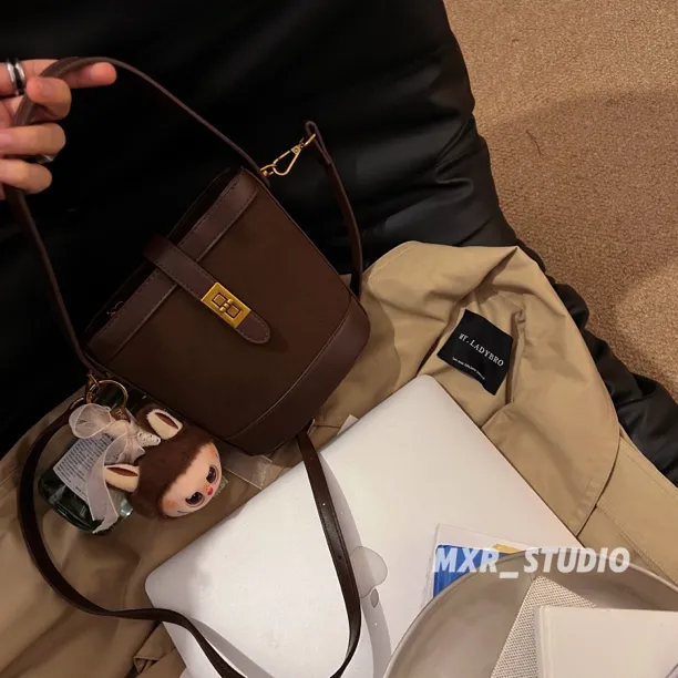 【慵懒家族】水桶包包女2024新款秋季轻奢小众设计高级感手提斜挎包