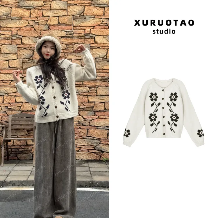 XURUOTAO【白巧浪漫】100羊毛毛织花朵秋冬设计感杏色上衣 T5847