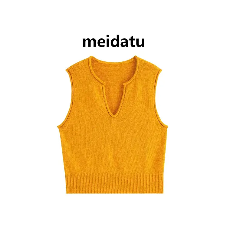美哒兔（叠穿王牌）时尚卷边v领叠穿针织马甲CM1083-27