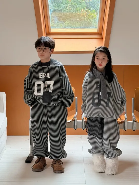 儿童加绒加厚套装冬季新款男女童洋气条纹卫衣卫裤大童保暖两件套