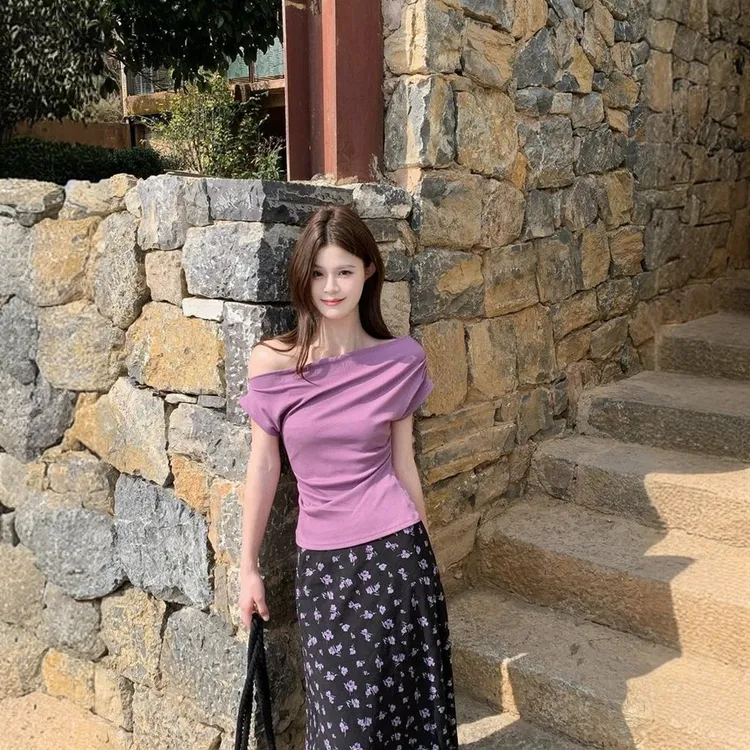 现2025新款D7206一字肩修身显瘦短袖T恤高腰碎花半身裙时尚套装