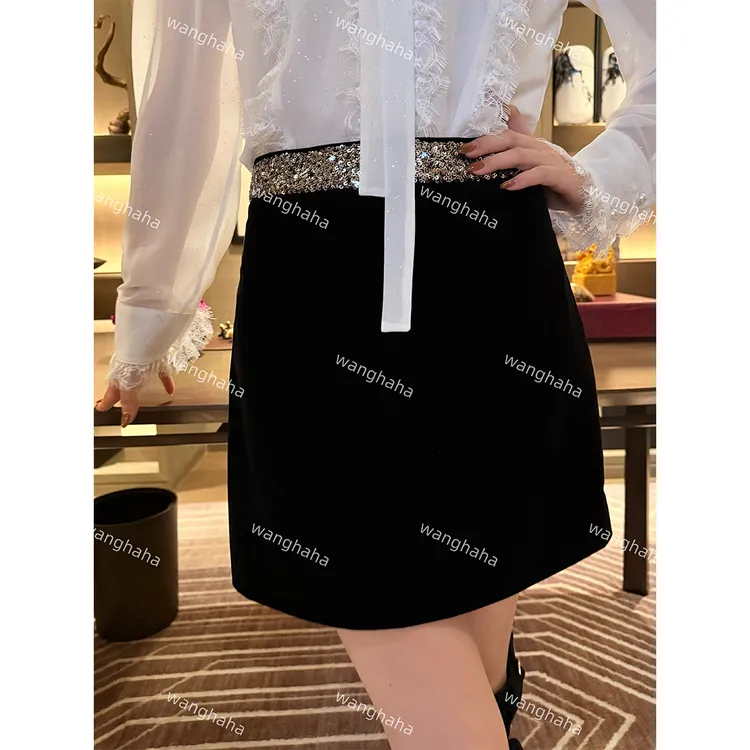 W·HAHA【夜曲】显瘦腰头绣珠片A字丝绒长短款半裙52669