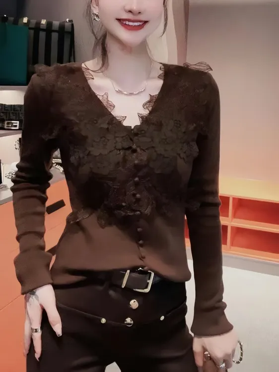 设计感蕾丝拼接v领长袖t恤女士2025秋季新款洋气百搭轻奢上衣