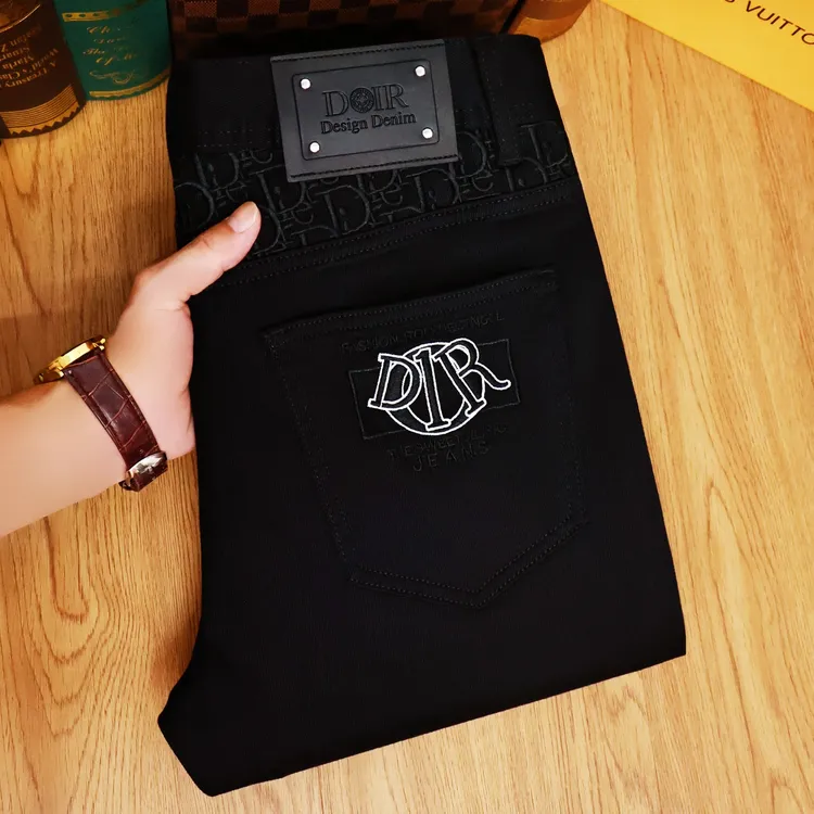 牛仔裤男款爆款2025新款高端黑色刺绣轻奢秋冬修身黑色牛仔裤男款