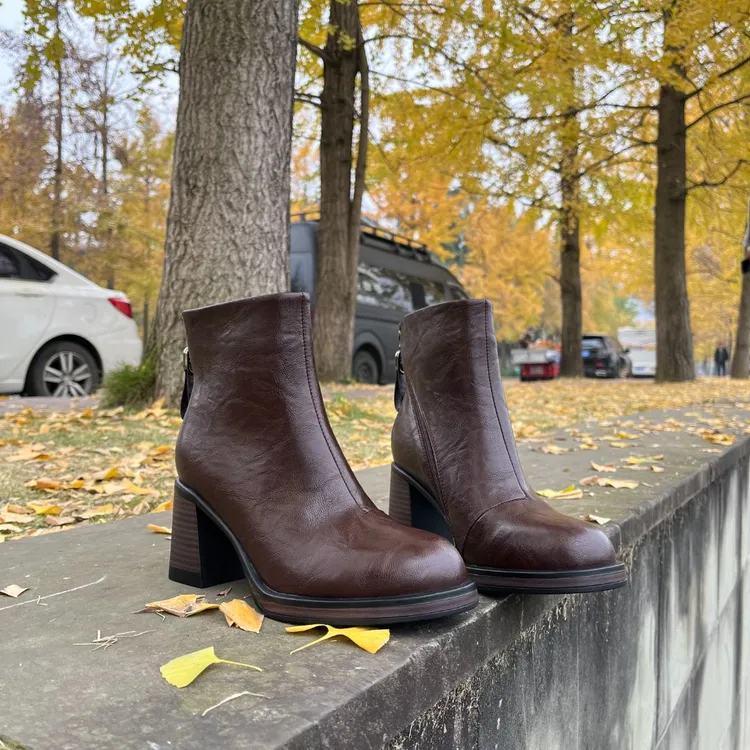 DM迪嫚5/8CM高跟侧拉链减震回弹加绒圆头切尔西高级感短靴941