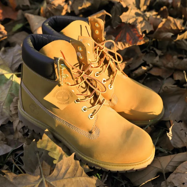 Timberland添柏岚户外休闲运动防水运动大黄靴马丁靴短筒女10361W