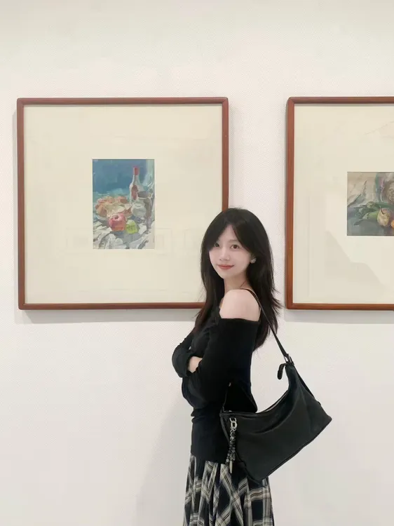 2025秋季新款复古斜肩长袖t恤修身设计感小众露肩上衣百搭半身裙