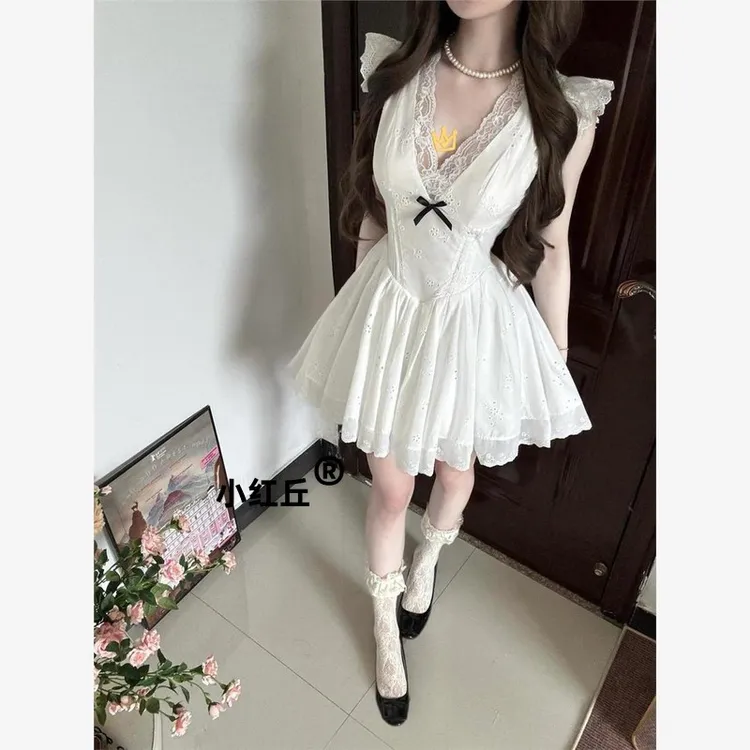 白色独特连衣裙茶歇法式初恋夏天纯欲白月光泡泡袖女春夏小个子
