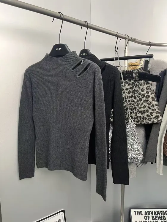 【“小心机”纯色镂空半高领修身针织上衣】秋冬韩系别致上衣675#打底