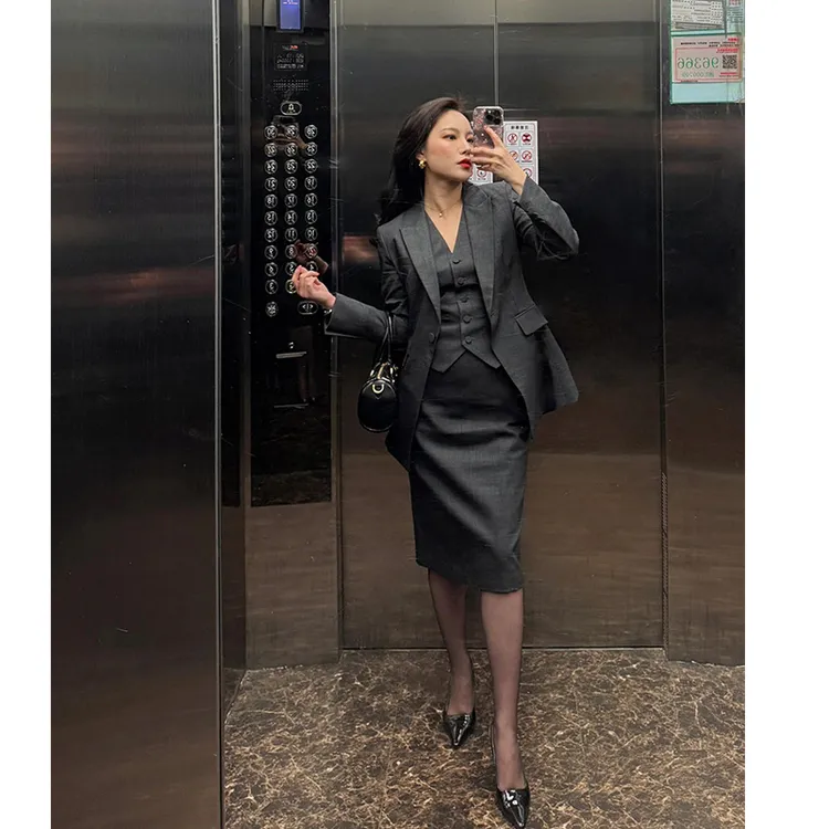 秋冬新款时髦轻职风灰色收腰显瘦西装套装设计感西服职业装三件套