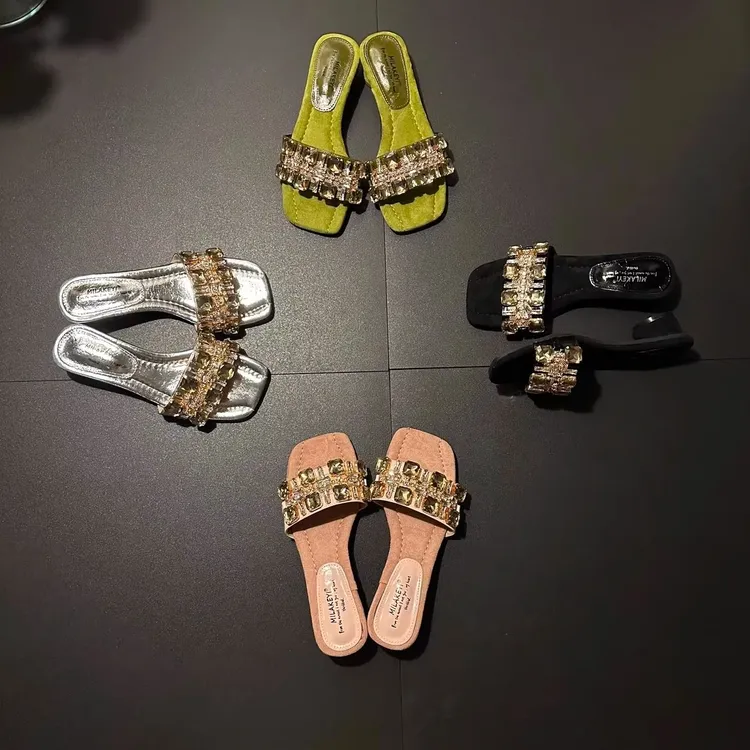 2025年夏季新款爆款一字带水钻气质百搭时尚网红舒适方头凉拖跟鞋