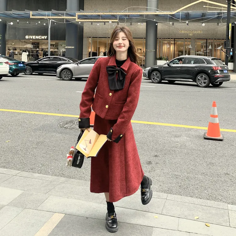 红色贵气感小香风套装女2025秋季新款订婚蝴蝶结上衣半身裙两件套
