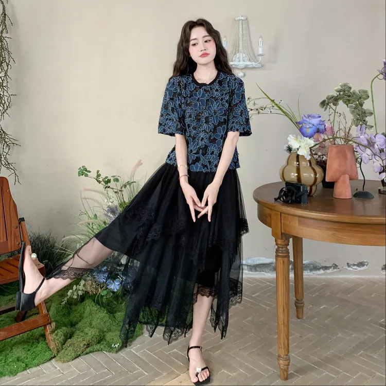 巨好看的夏装一整套重工蕾丝刺绣上衣黑色不规则网纱半身裙两件套