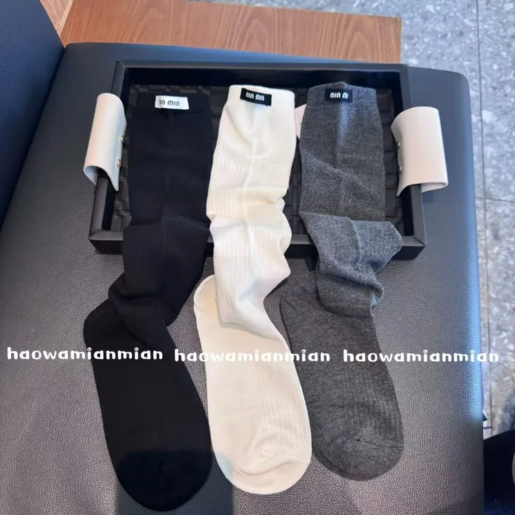 韩系简约布标小腿袜早秋新款洋气外穿显瘦长筒纯色女袜极简字母袜