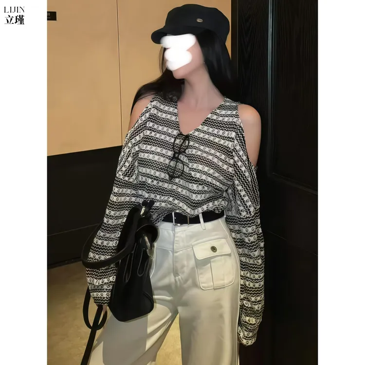 镂空漏肩挂脖V领针织衫女2025新款早秋覆古条纹长袖辣妹露肩上衣