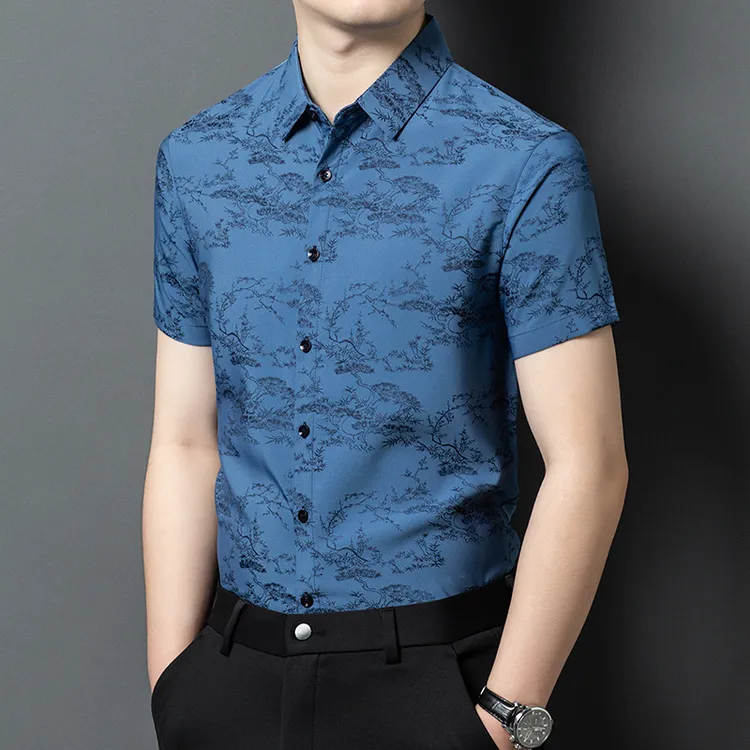 2025年夏季短袖中年男时尚免烫男士冰丝花衬衫大码休闲爸爸装