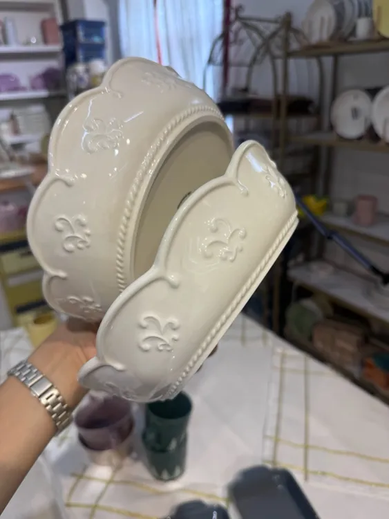 两个装外贸尾货正品奶油色法式浮雕炒菜盘，大容量拌面盘