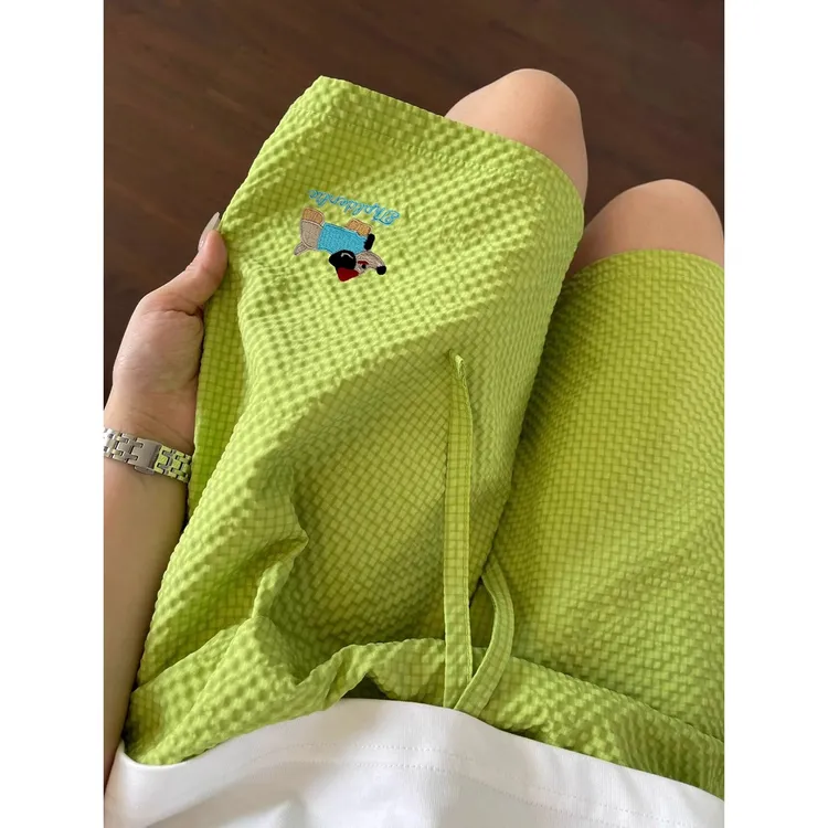 多巴胺小狗刺绣短裤女2025夏季新款速干沙滩裤泡泡纱休闲五分裤