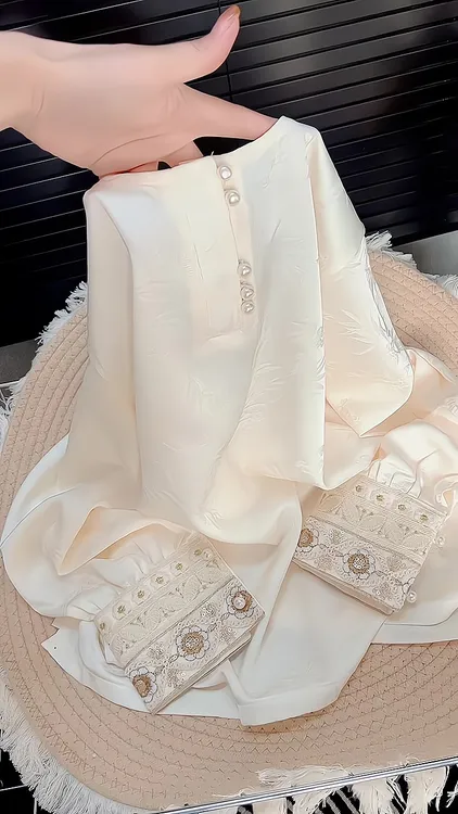 国风气质温柔风提花刺绣小衫秋冬季流行穿搭新款2026年长袖上衣女