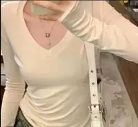【七七妈】2025初春秋v领紧身弹力打底衫小众甜辣显瘦长袖T恤女