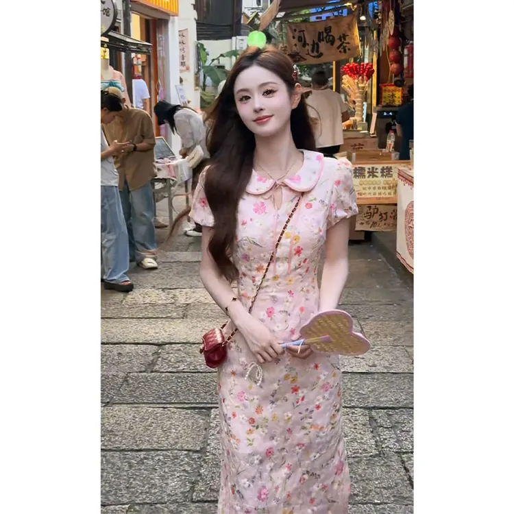 连衣裙女2025夏季新款法式气质娃娃领短袖收腰碎花中长款开叉裙子