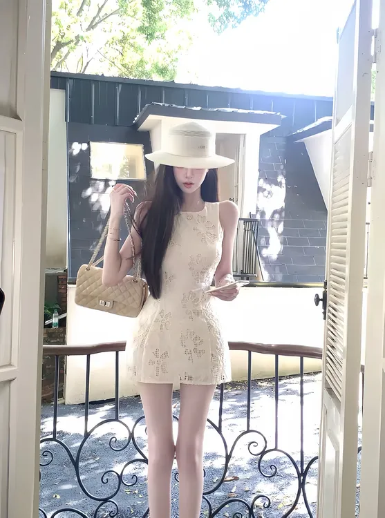 风铃恋曲 夏季新款纯欲慵懒风短款性感财阀千金法式设计感连衣裙