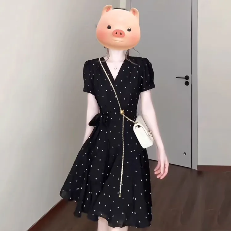 夏季法式赫本风高级感花朵短袖v领连衣裙女收腰显瘦绝美公主短裙