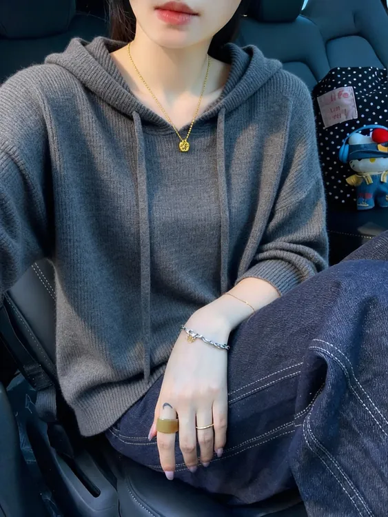 欧货超好看格雷系连帽针织衫2025秋冬长袖显瘦百搭气质慵懒风毛衣