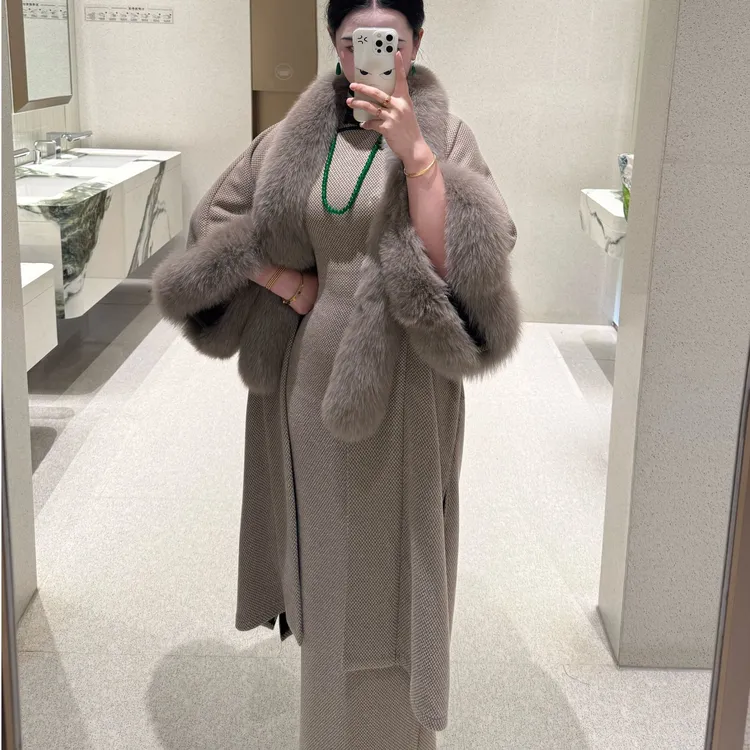 LHMknk1画报夫人原创厚款西装超大蝙蝠袖狐狸毛外套 浅灰色外套