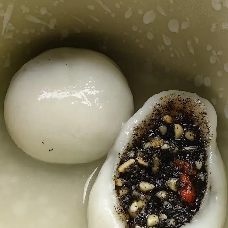 网红石磨吊浆大汤圆充饥糯米元宵香甜坚果核桃《黑芝麻花生馅汤圆》商品图