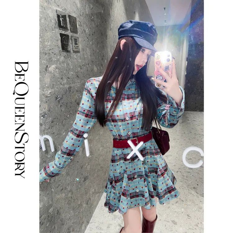 余潇潇【格调出行】时尚气质复古潮流格纹短款衬衫连衣裙2025早秋