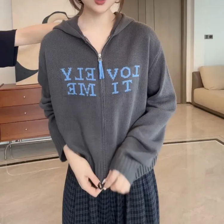 韩系松弛感穿搭宽松休闲百搭连帽字母针织开衫LK2506863