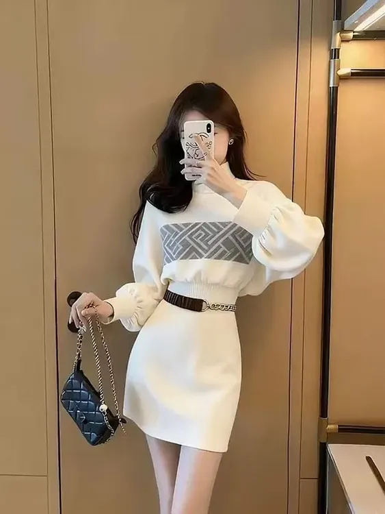 Z322法式白色卫衣连衣裙女新款爆款秋季小个子轻熟风气质收腰短裙