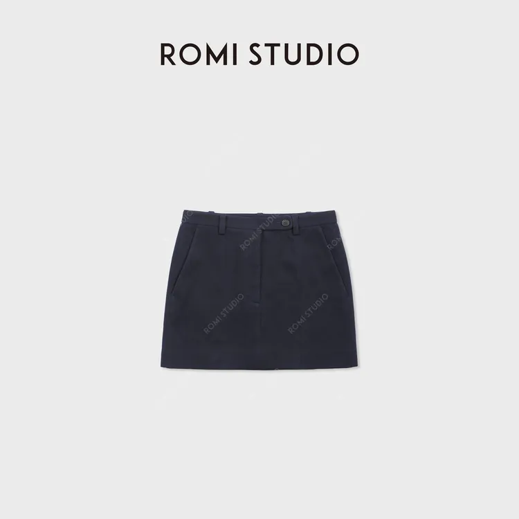 ROMI STUDIO“简约优雅”柔软细腻凹凸纹理挺阔系扣短裙RWDWXG2102
