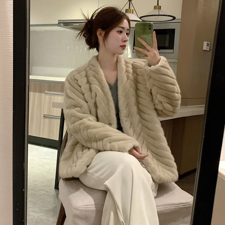 2025冬新款环保水貂绒人字纹V领仿皮草毛毛外套女加厚高级感上衣