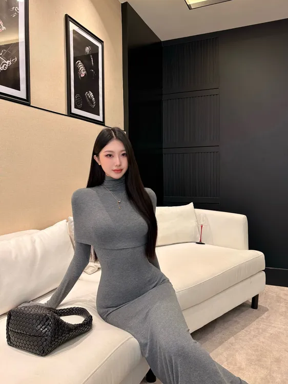【美支专属】秋季长裙长袖气质通勤连衣裙内搭修身显瘦纯色V领裙子+围脖