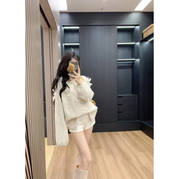 慵懒高级感早秋女2025新款时尚立体花减龄针织衫高腰修身直筒短裤