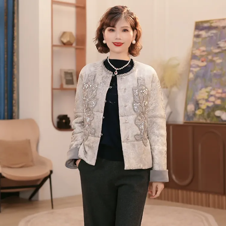 年轻妈妈秋冬时尚保暖2025新款洋气质外套中老年女装外穿上衣服