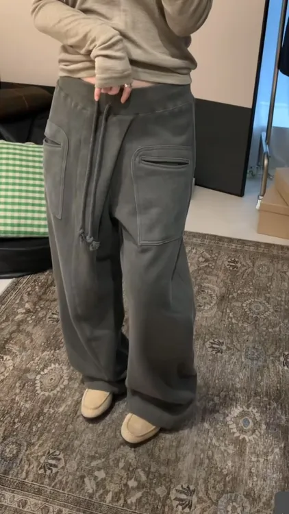 2025秋冬新款韩系独特超好看宽松休闲松紧腰灰绿色加厚直筒阔腿裤