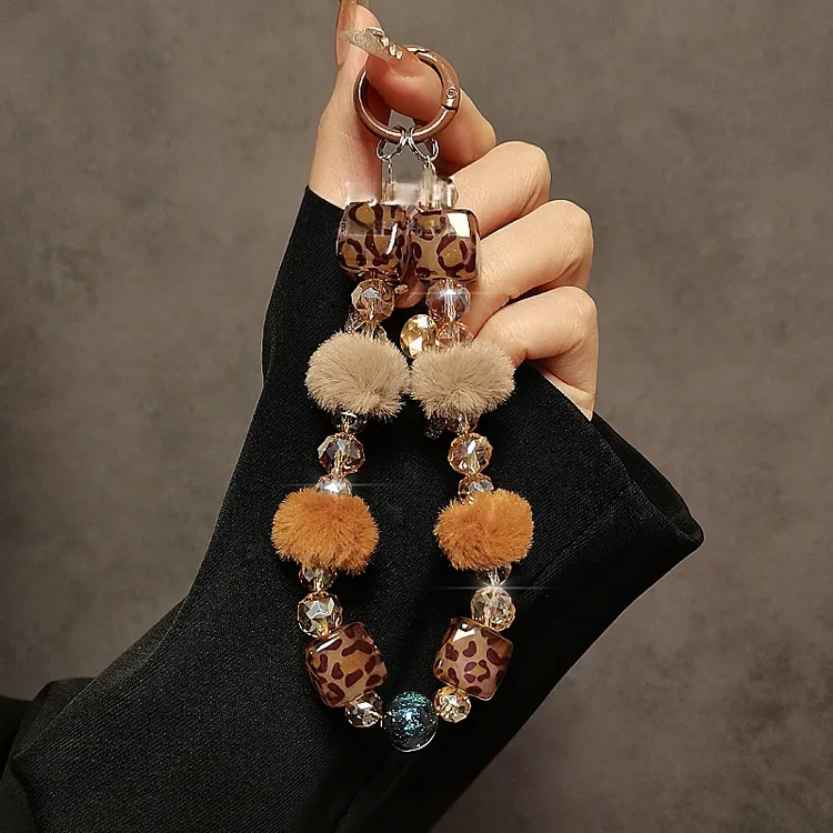 时尚小香风毛绒串珠水晶手机链网红款豹纹手机挂绳短款手提链挂机