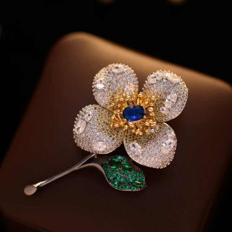 铜合金仿水晶胸针 澜七-星蒂(cindychao)设计师款繁花胸针-J1451