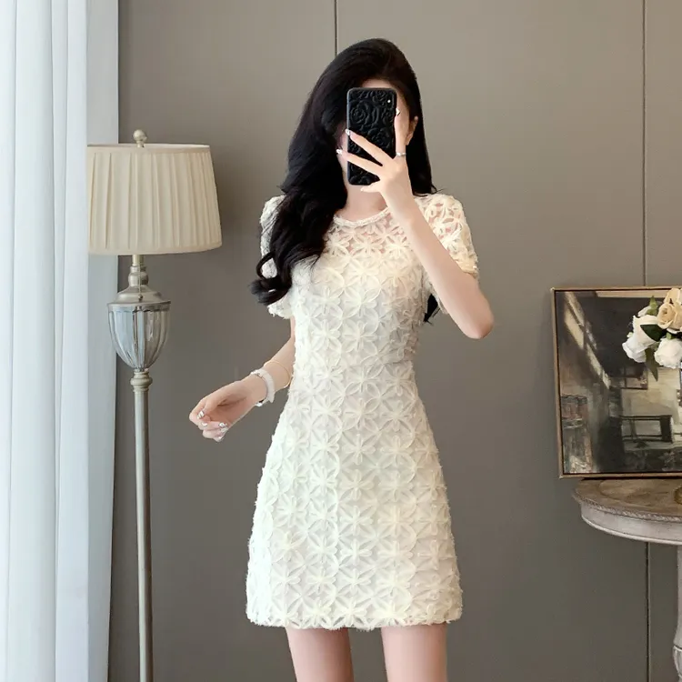 法式小香风高级感镂空蕾丝连衣裙女夏季新款收腰显瘦小个子短裙子