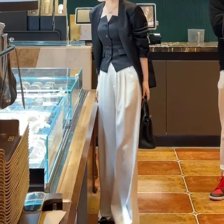2025春夏新款时尚显瘦气质女士网红洋气三件套百搭款D7926