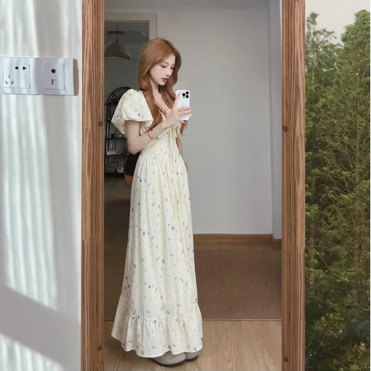 2025新款茶歇法式海边度假碎花连衣裙女夏季显瘦温柔风气质长裙子