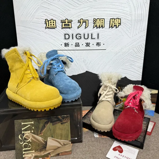 【迪古力】欧洲站洋气糖果色雪地靴女2025冬新款百搭休闲马丁靴