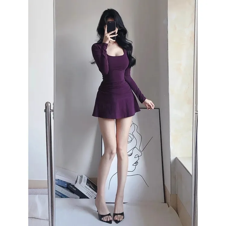 性感辣妹u领长袖褶皱设计感连衣裙女秋冬新款收腰显瘦高级感a字裙