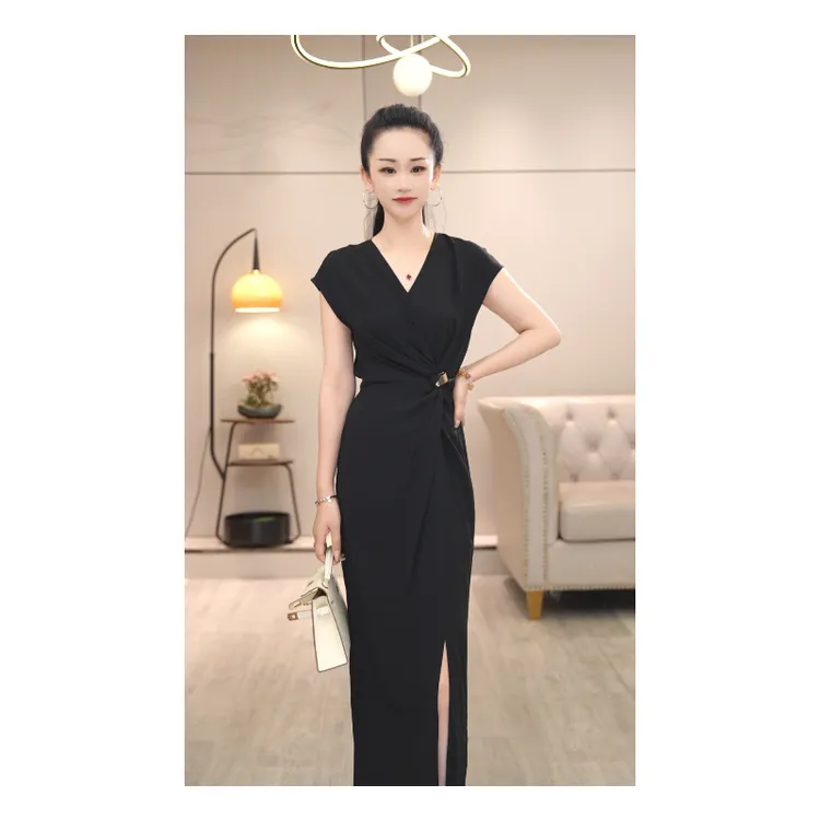 8218 夏季新款时尚气质女连衣裙黑色修身显瘦中长款无袖连衣裙