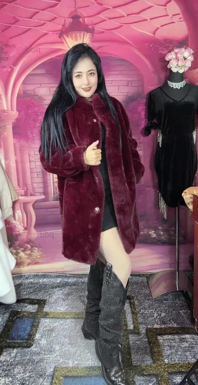 吐鲁番发货新疆包邮域美家爆款小金80长毛呢大衣(送帽子）