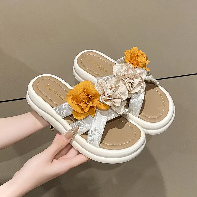 法式坡跟拖鞋女夏2024新款外穿厚底时尚花朵可爱夏天配裙子凉拖鞋